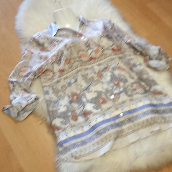 Chico's Venetian Murals Roll Tab Sleeved Blouse - Picture 11 of 14